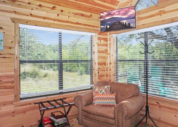 Arbor House Of Dripping Springs - Finch House