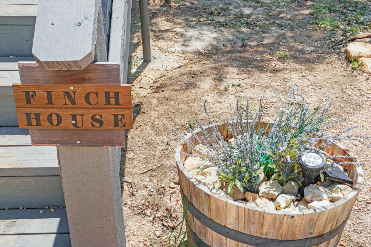 Arbor House Of - Finch House Dripping Springs